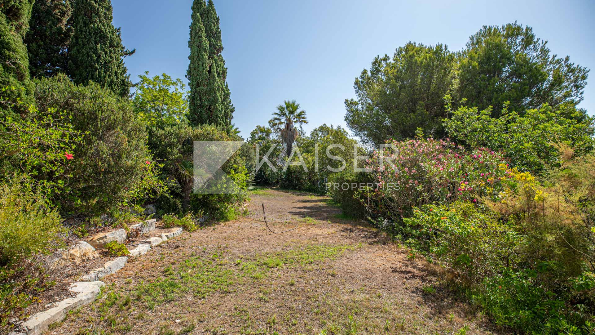 Plot house in Albufeira, Portugal – KP1302C
