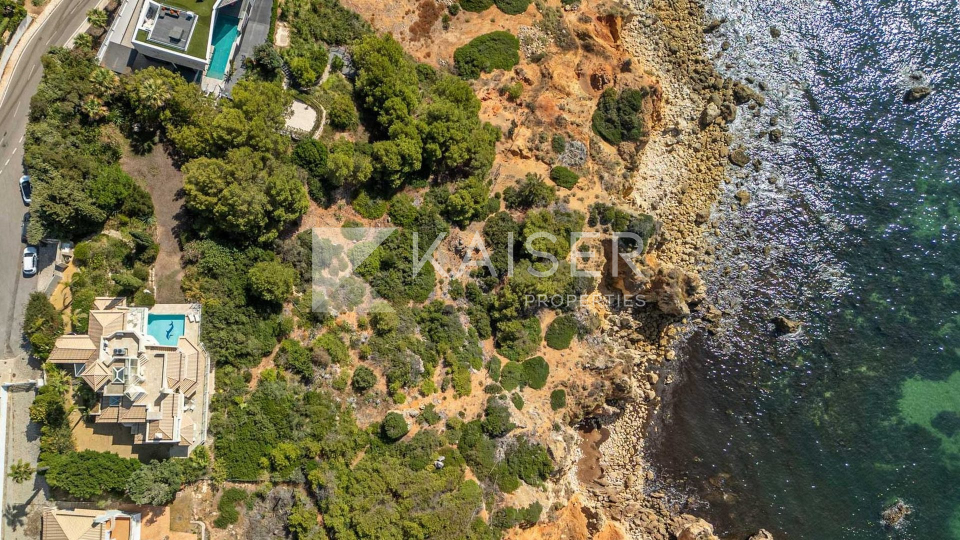 Plot house in Albufeira, Portugal – KP1302C