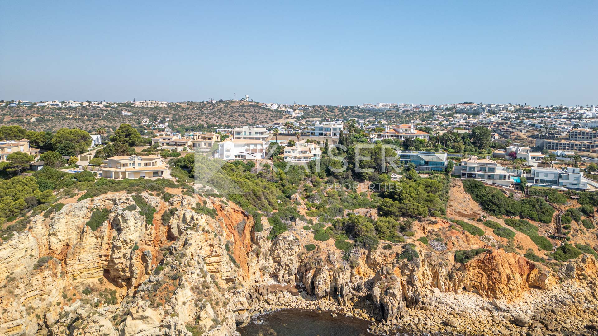 Plot house in Albufeira, Portugal – KP1302C