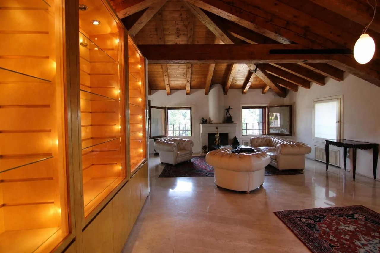 Bassano, penthouse overlooking the Brenta and Ponte Vecchio – V003114