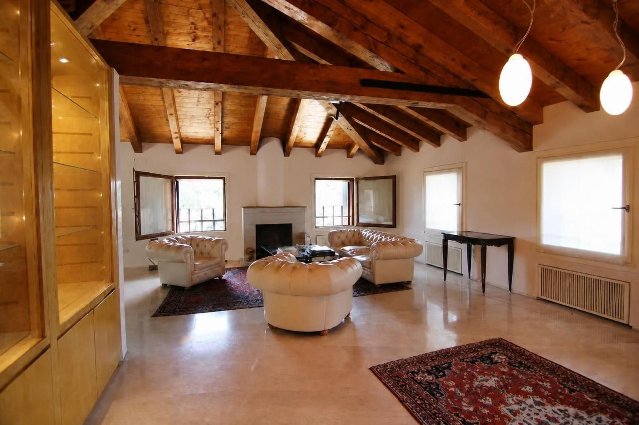 Bassano, penthouse overlooking the Brenta and Ponte Vecchio – V003114