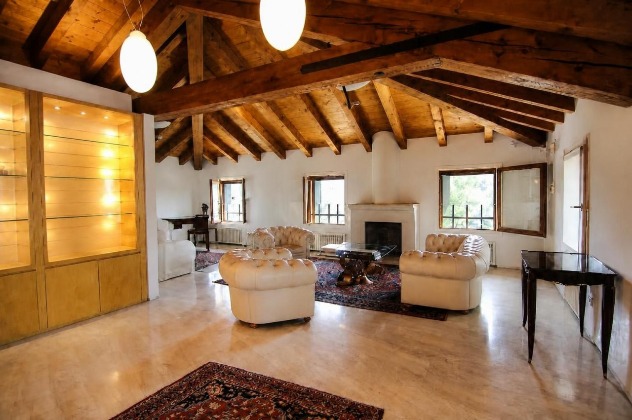 Bassano, penthouse overlooking the Brenta and Ponte Vecchio – V003114