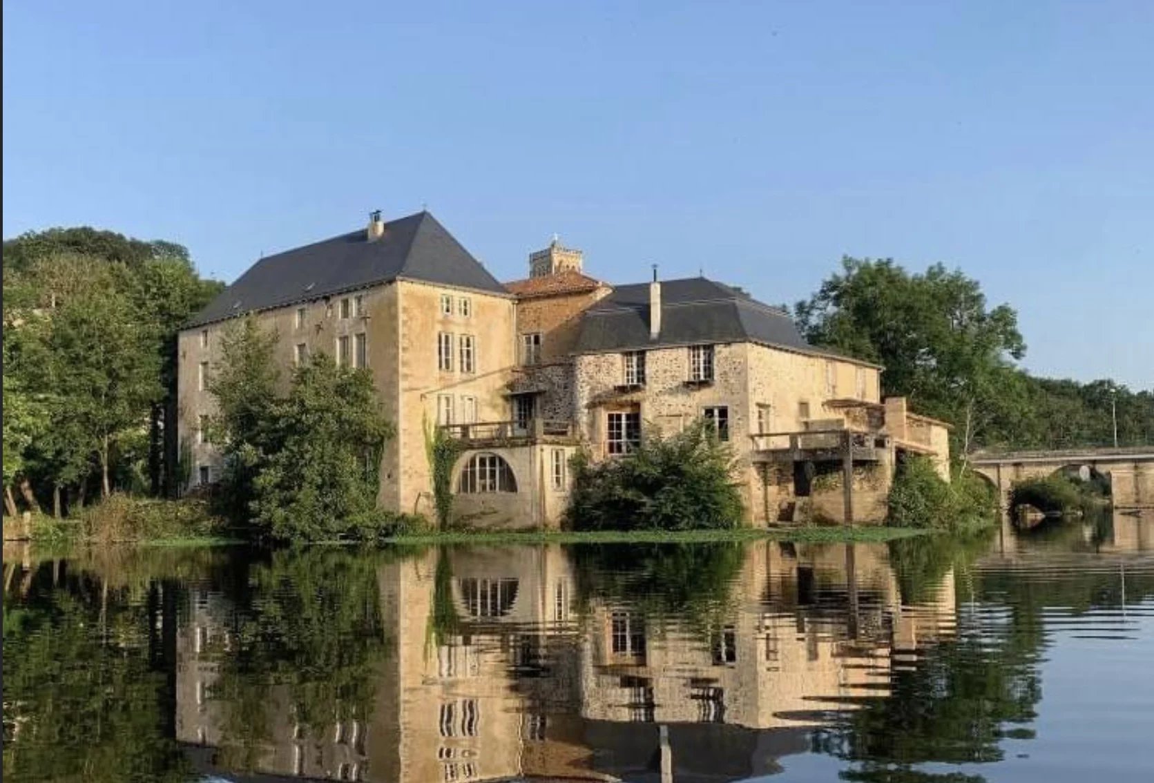 Unique Chateau Island fortress to renovate, Poitou-Charentes – France – BVI74214