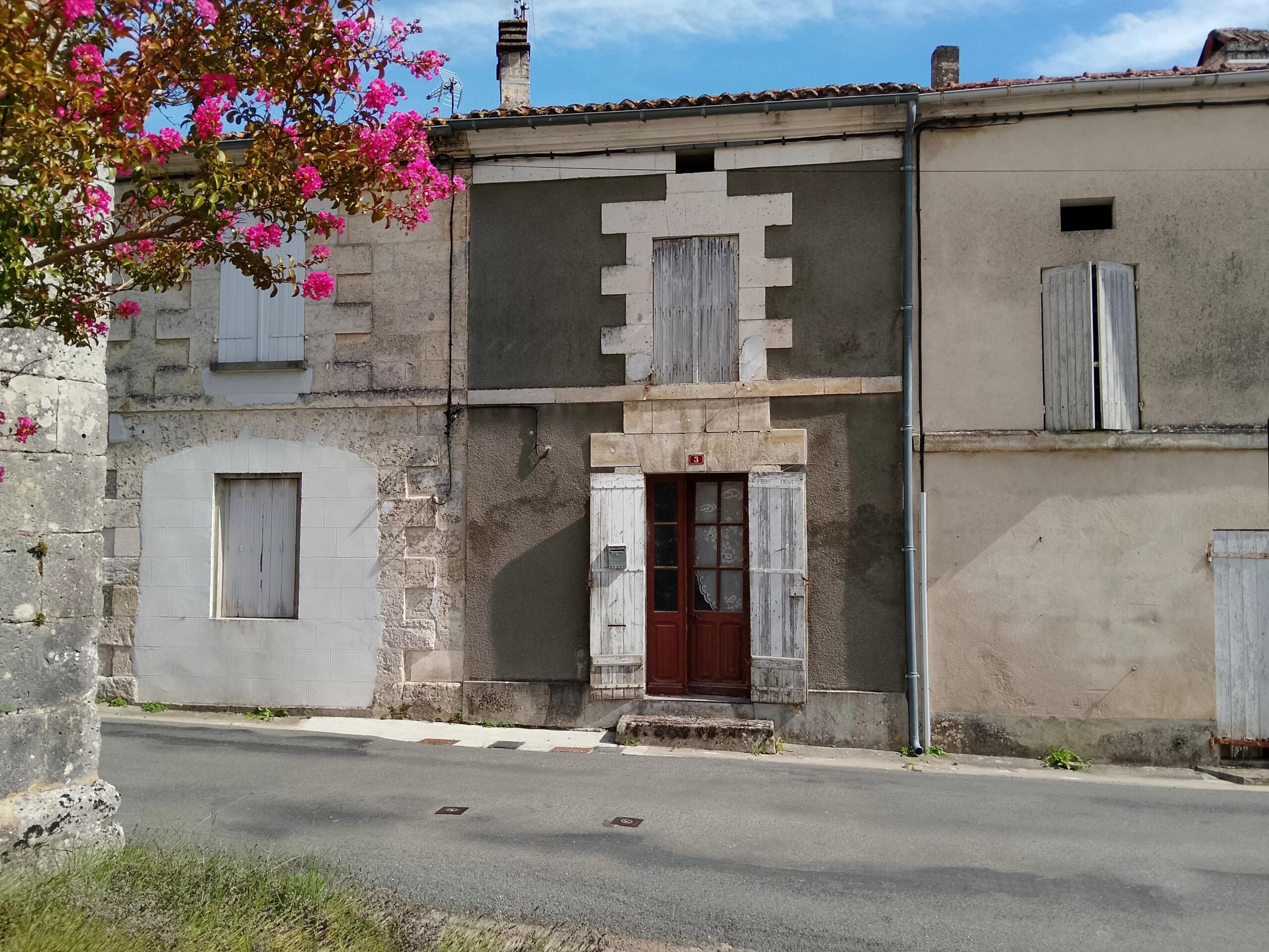 Village House with Garden to Renovate in the Heart of Vieux-Mareuil, Aquitaine – France – BVI85520