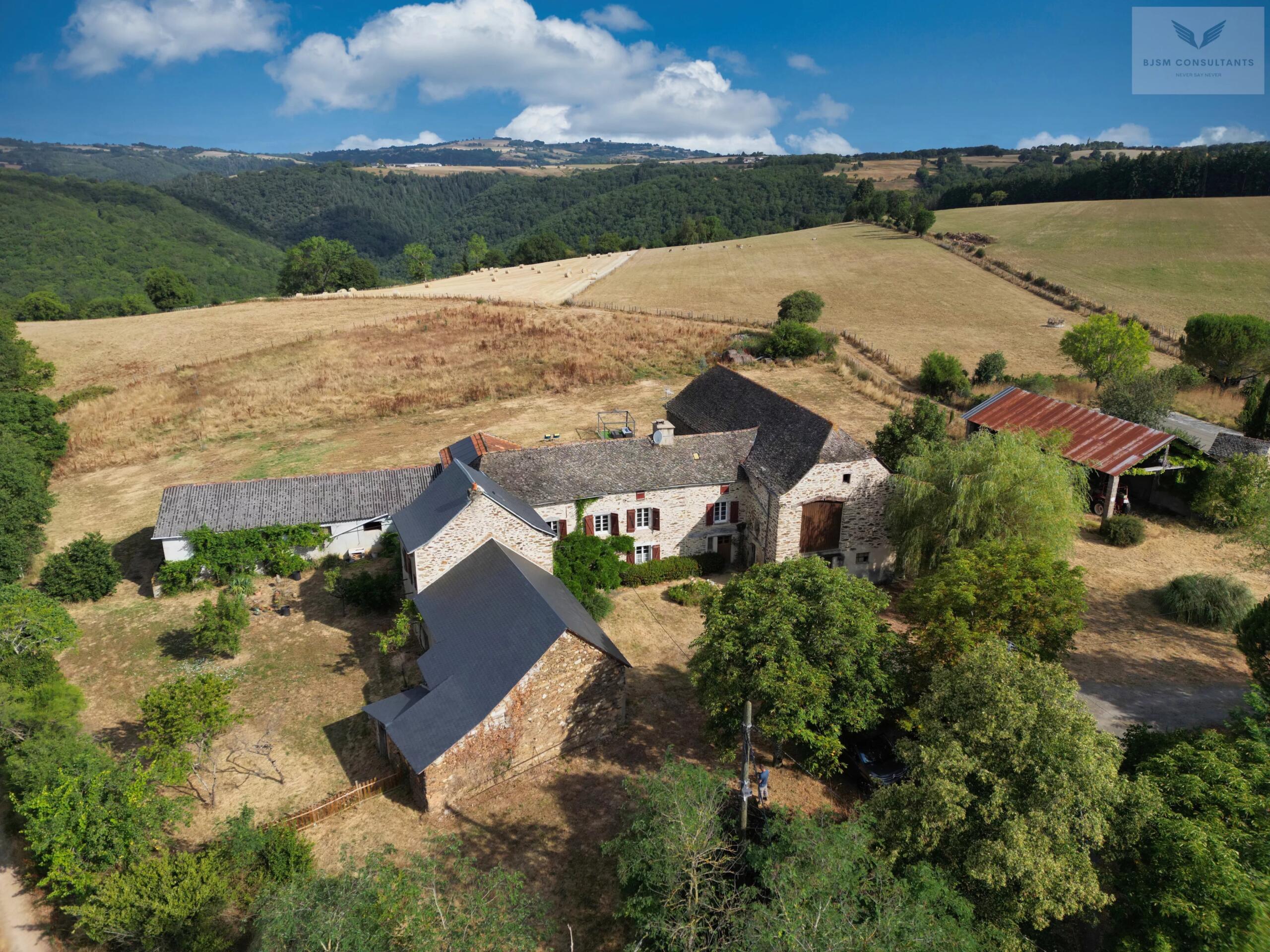Charming ensemble of stone buildings with views and riverside land (not attached), Midi-Pyrénées – France – BVI82111