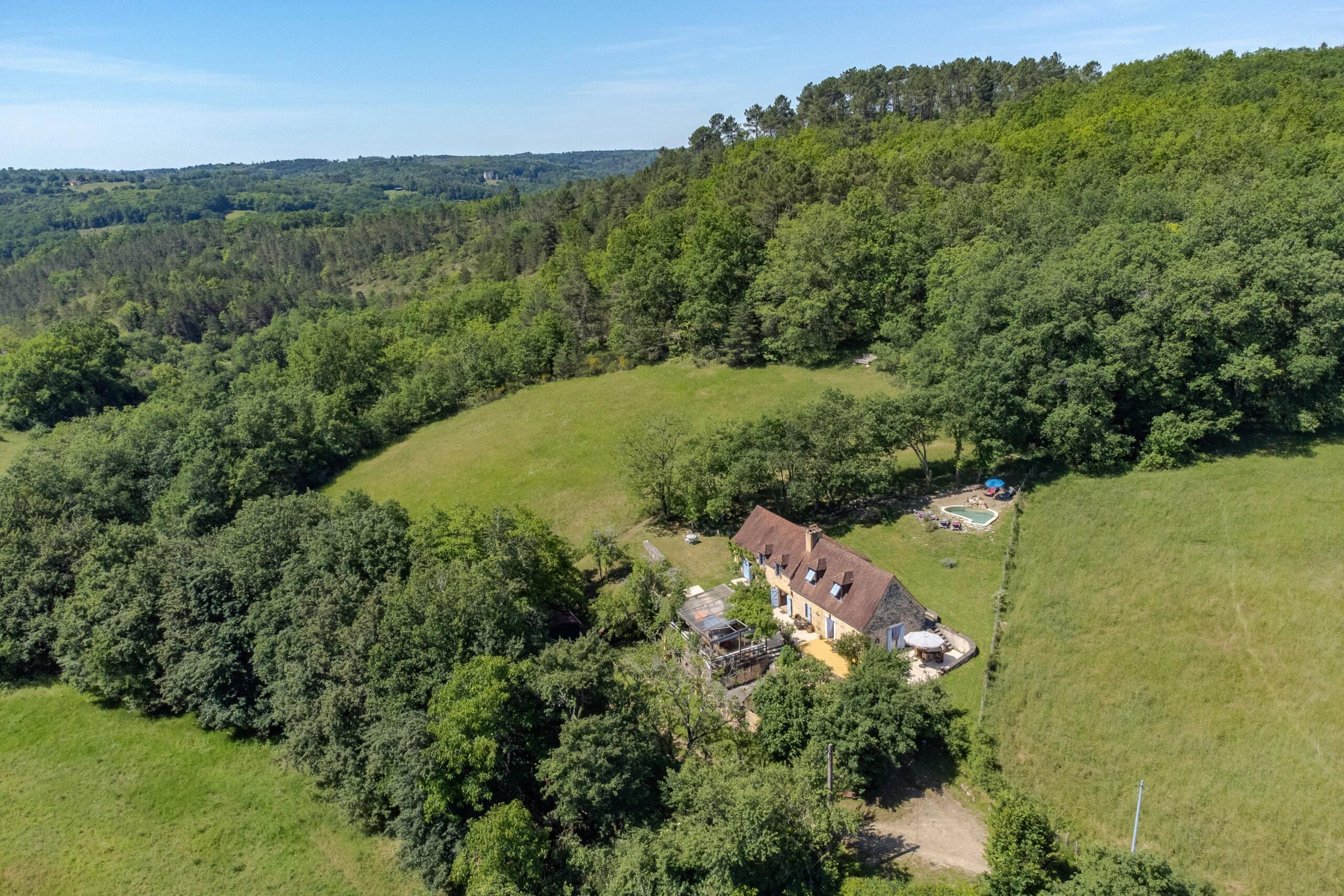 Stone House with Pool for Sale in Saint-Pompon, Périgord Noir, Aquitaine – France – BVI79271