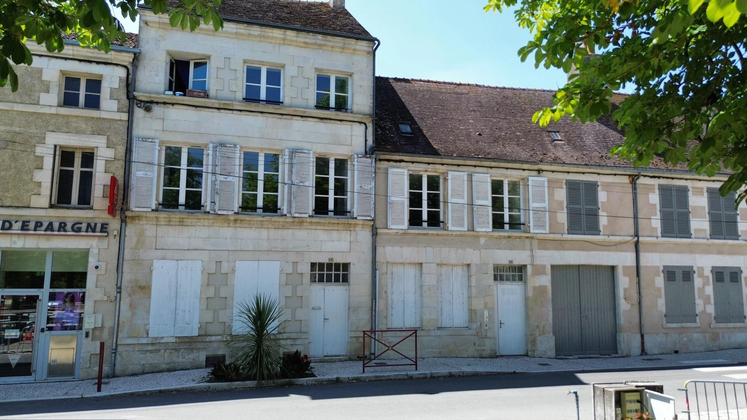 Mixed-use building in Saint-Savin – Ideal location with revenue potential, Poitou-Charentes – France – BVI78308