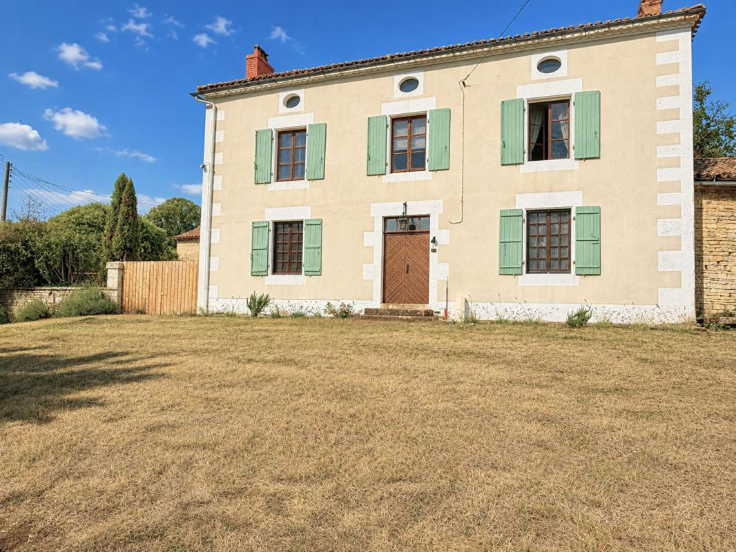4 bedroom maison a renover in Chatain, Vienne, France