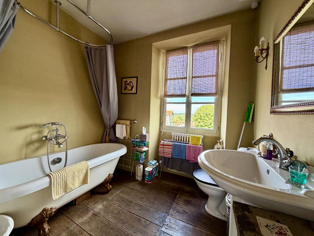 4 bedroom maison a renover in Chatain, Vienne, France