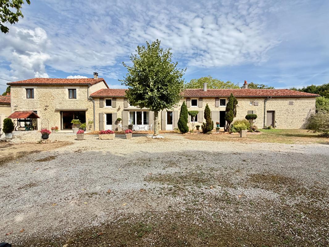 4 bedroom maison in Nanteuil En Vallee, Charente, France