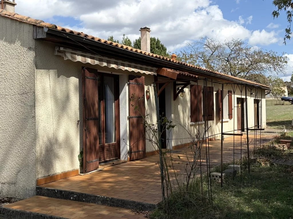 A lovely 318 sq.ft home in Vitrac Saint-Vincent, Poitou-Charentes – France – BVI86516