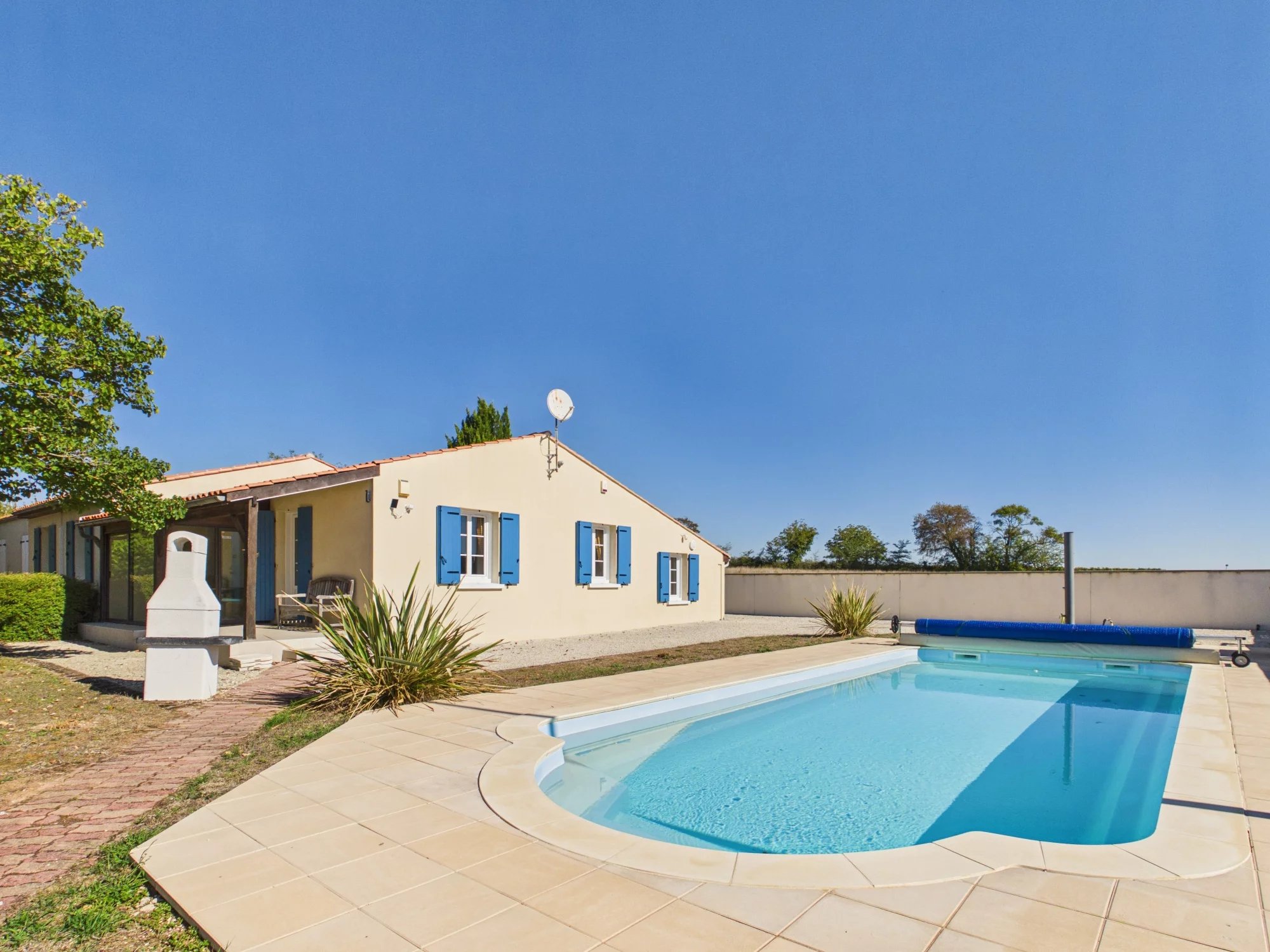 Modern bungalow with heated pool, Poitou-Charentes – France – BVI84342