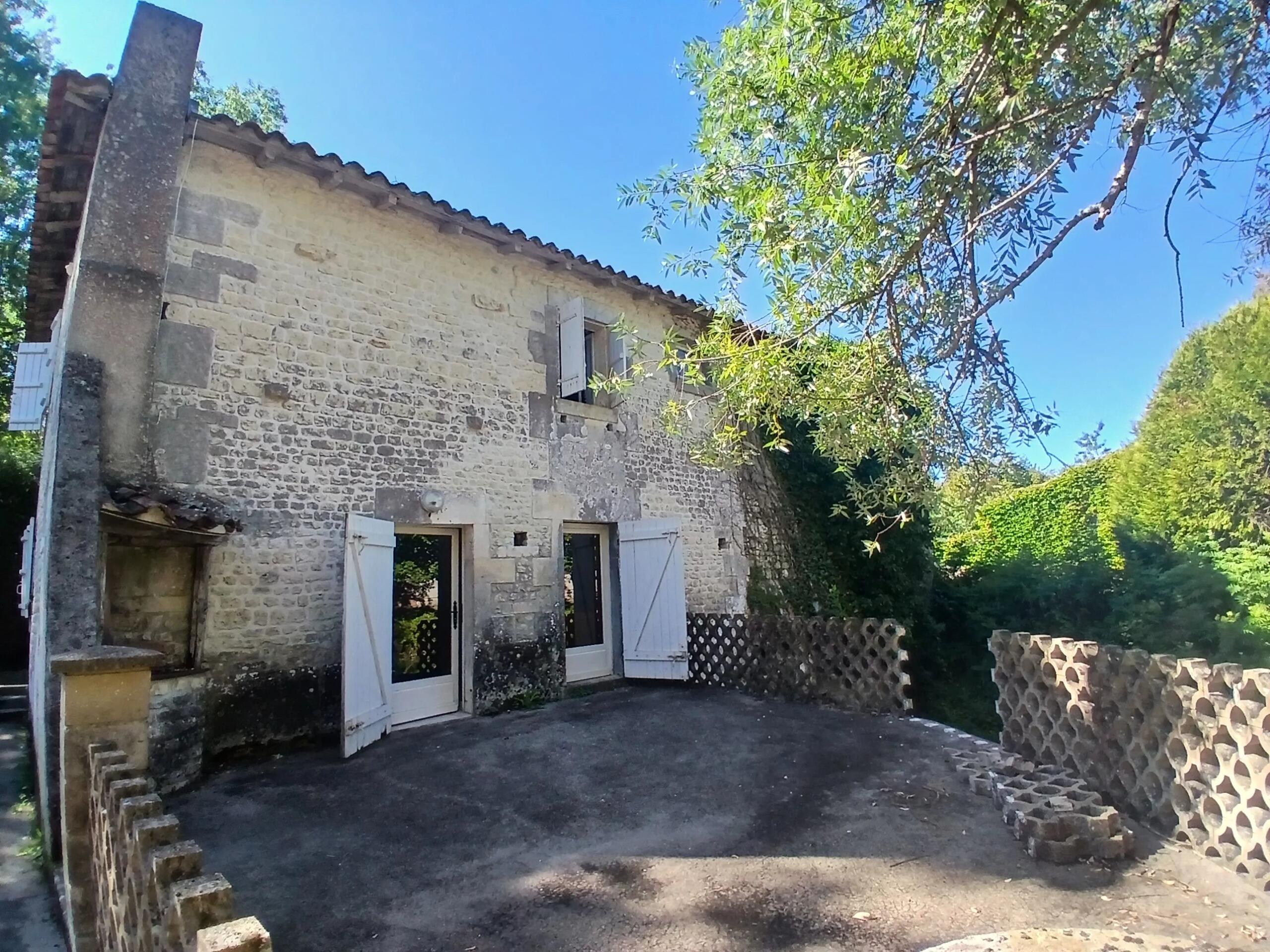 Charming former mill, only 2 km to amenities, Poitou-Charentes – France – BVI86770