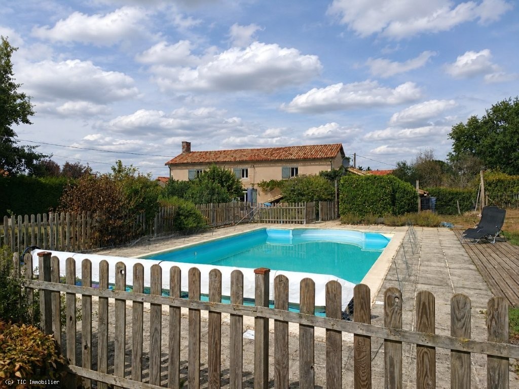 3 bedroom House in Civray, France – r7585