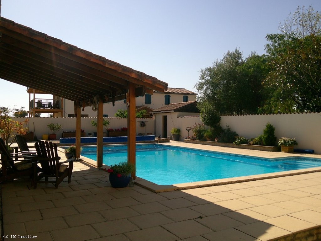 3 bedroom House in Sauze-Vaussais, Sauzé-Vaussais, France – r7581