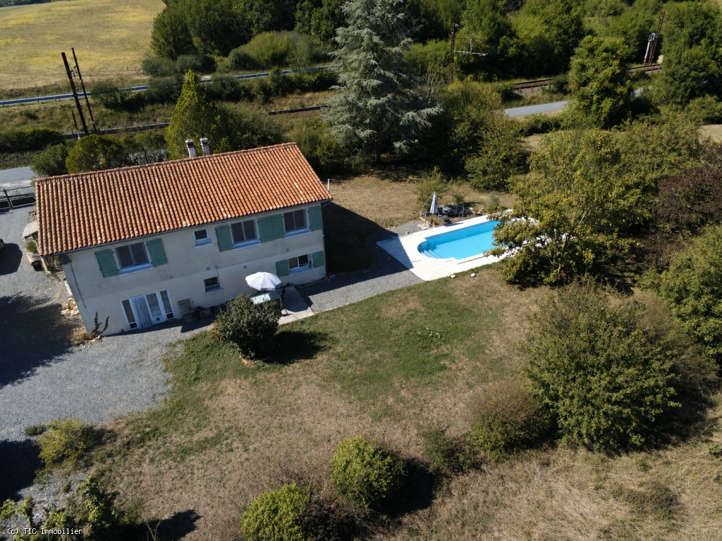 4 bedroom House in Ruffec, France – r7574
