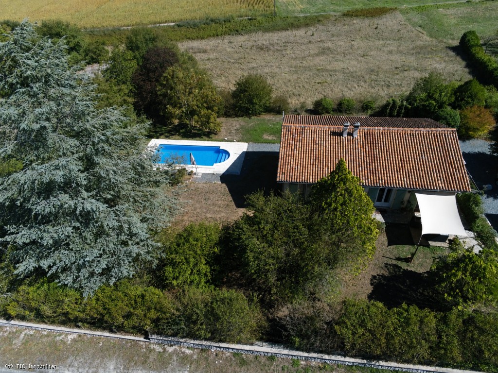 4 bedroom House in Ruffec, France – r7574