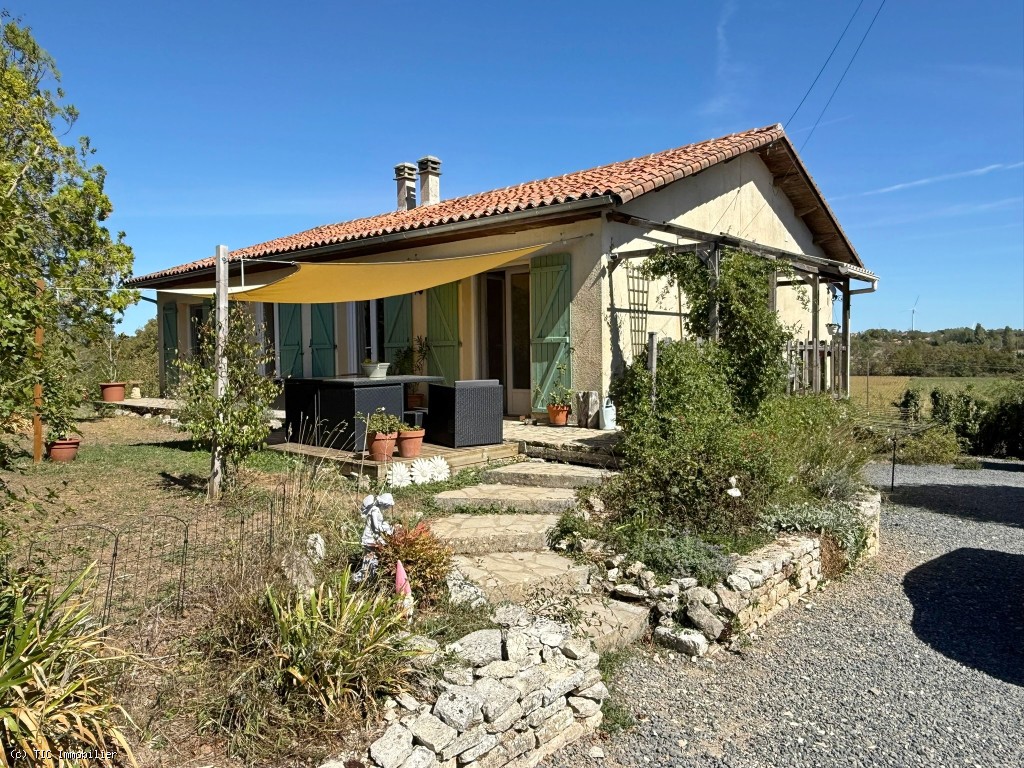 4 bedroom House in Ruffec, France – r7574