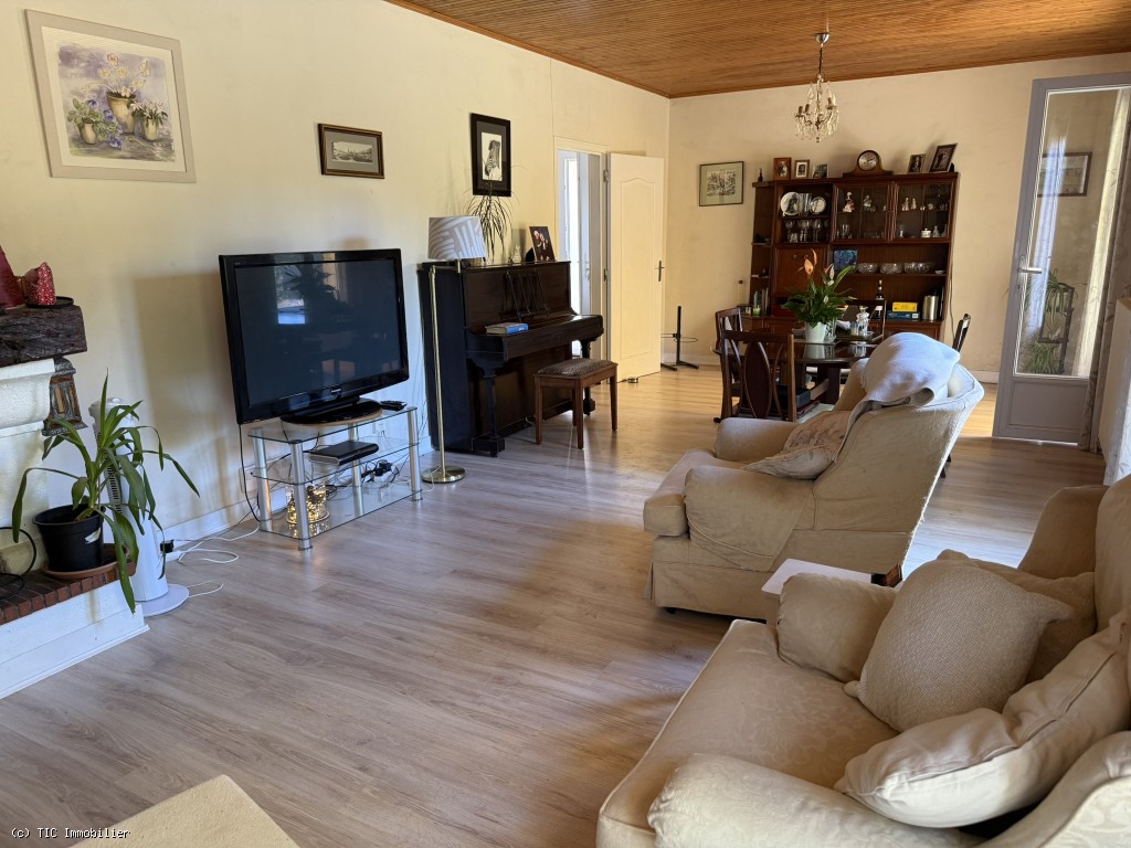 4 bedroom House in Ruffec, France – r7574