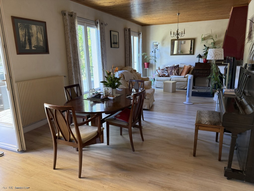 4 bedroom House in Ruffec, France – r7574