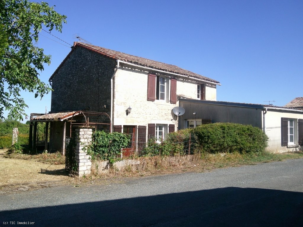 3 bedroom House in Villefagnan, France – r7553