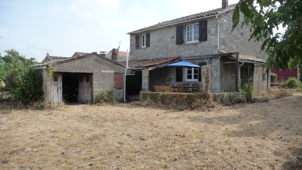 3 bedroom House in Villefagnan, France – r7553