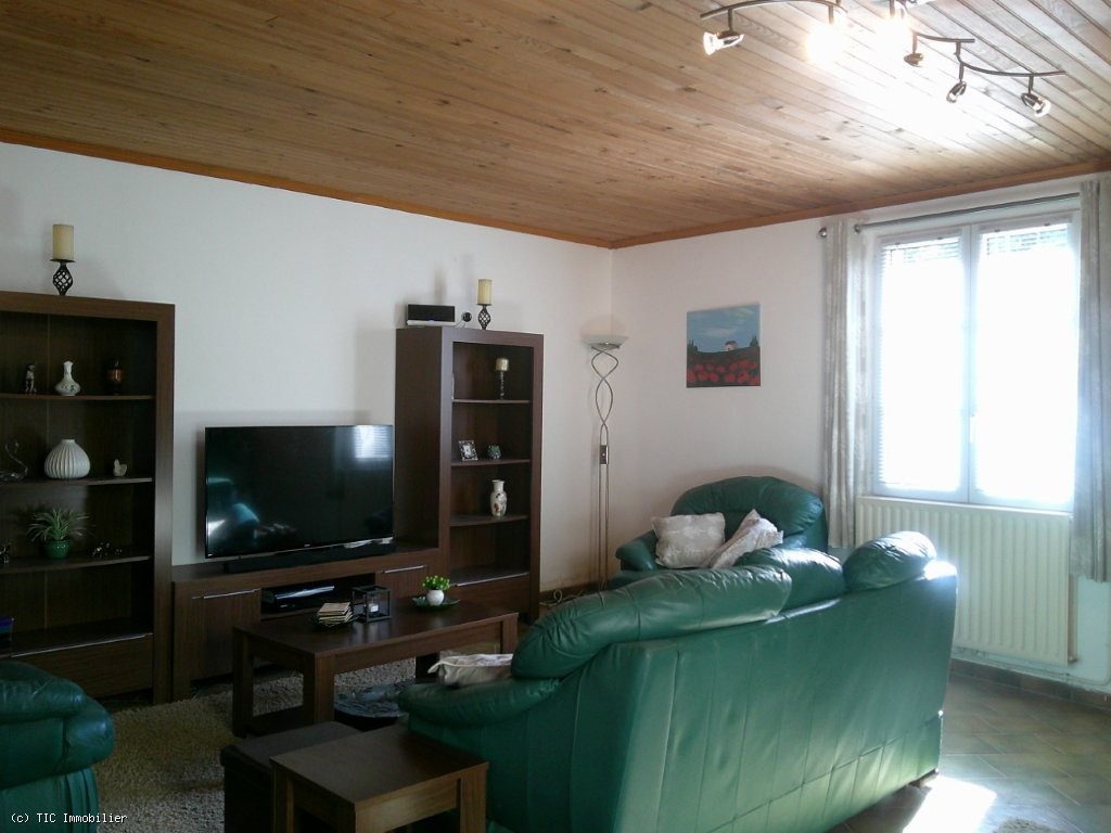 3 bedroom House in Villefagnan, France – r7553
