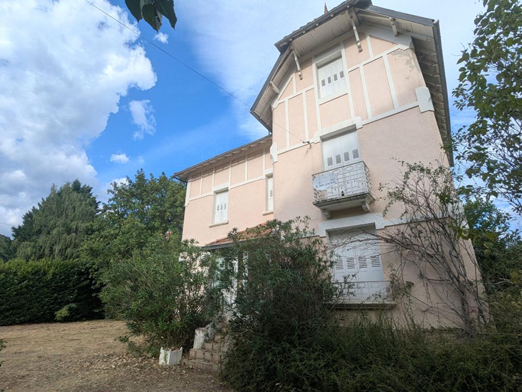 6 bedroom maison de maitre in Les Cabannes, Ariège, France