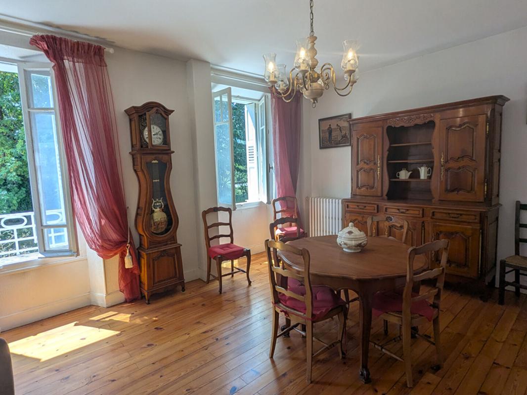 6 bedroom maison de maitre in Les Cabannes, Ariège, France