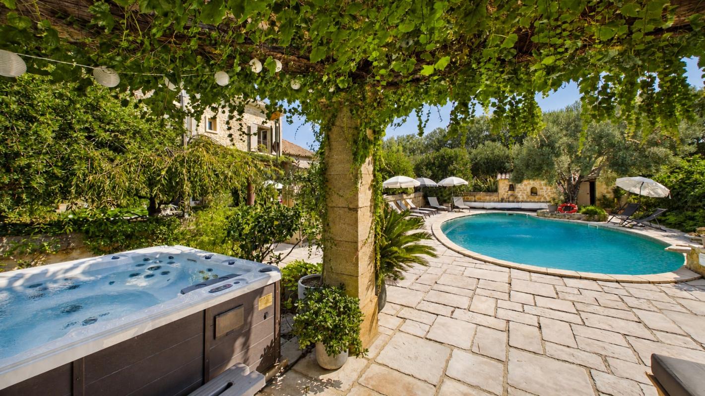 13 bedroom mas in Roquemaure, Gard, France