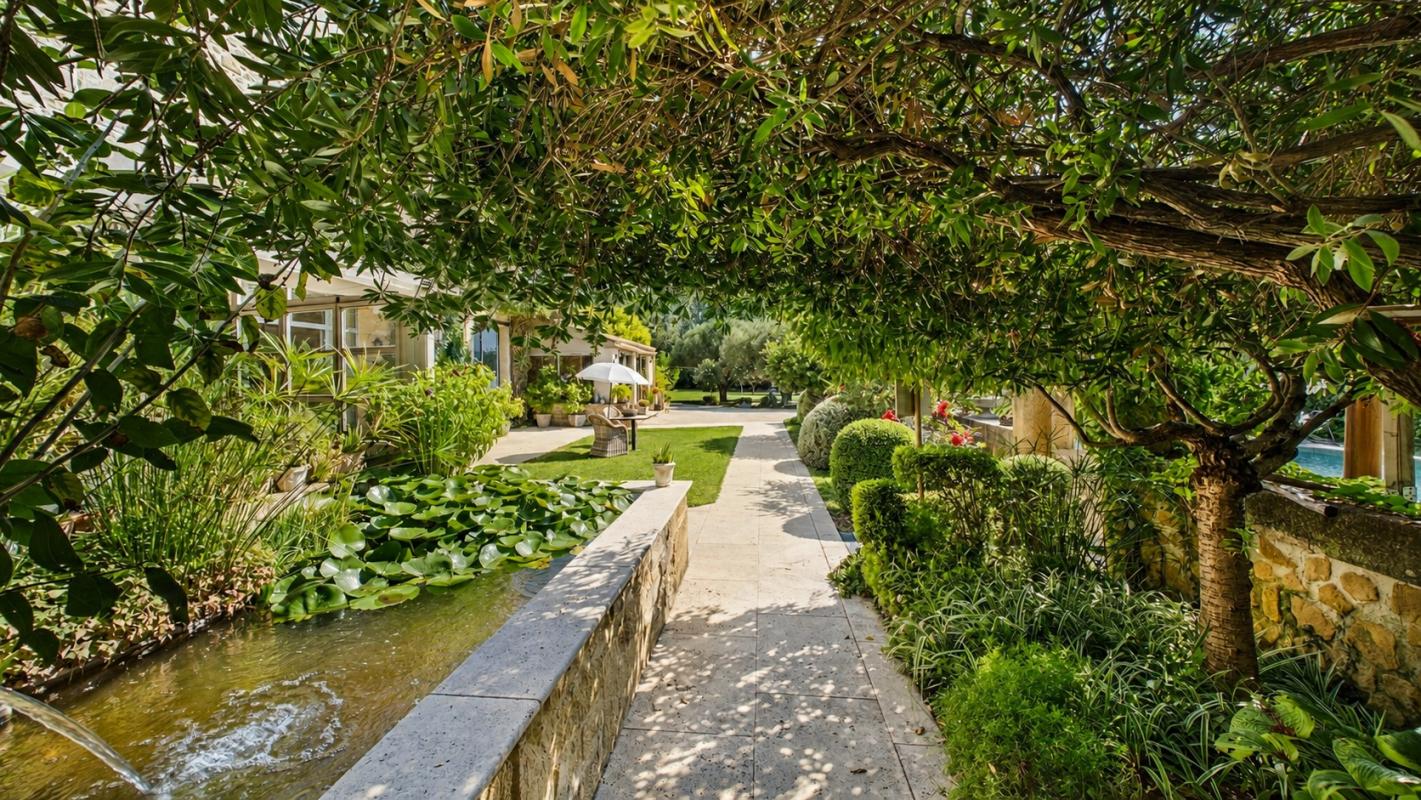 13 bedroom mas in Roquemaure, Gard, France