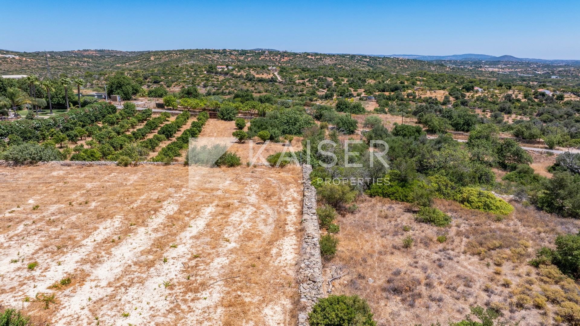 Plot house in Albufeira, Portugal – KP1369