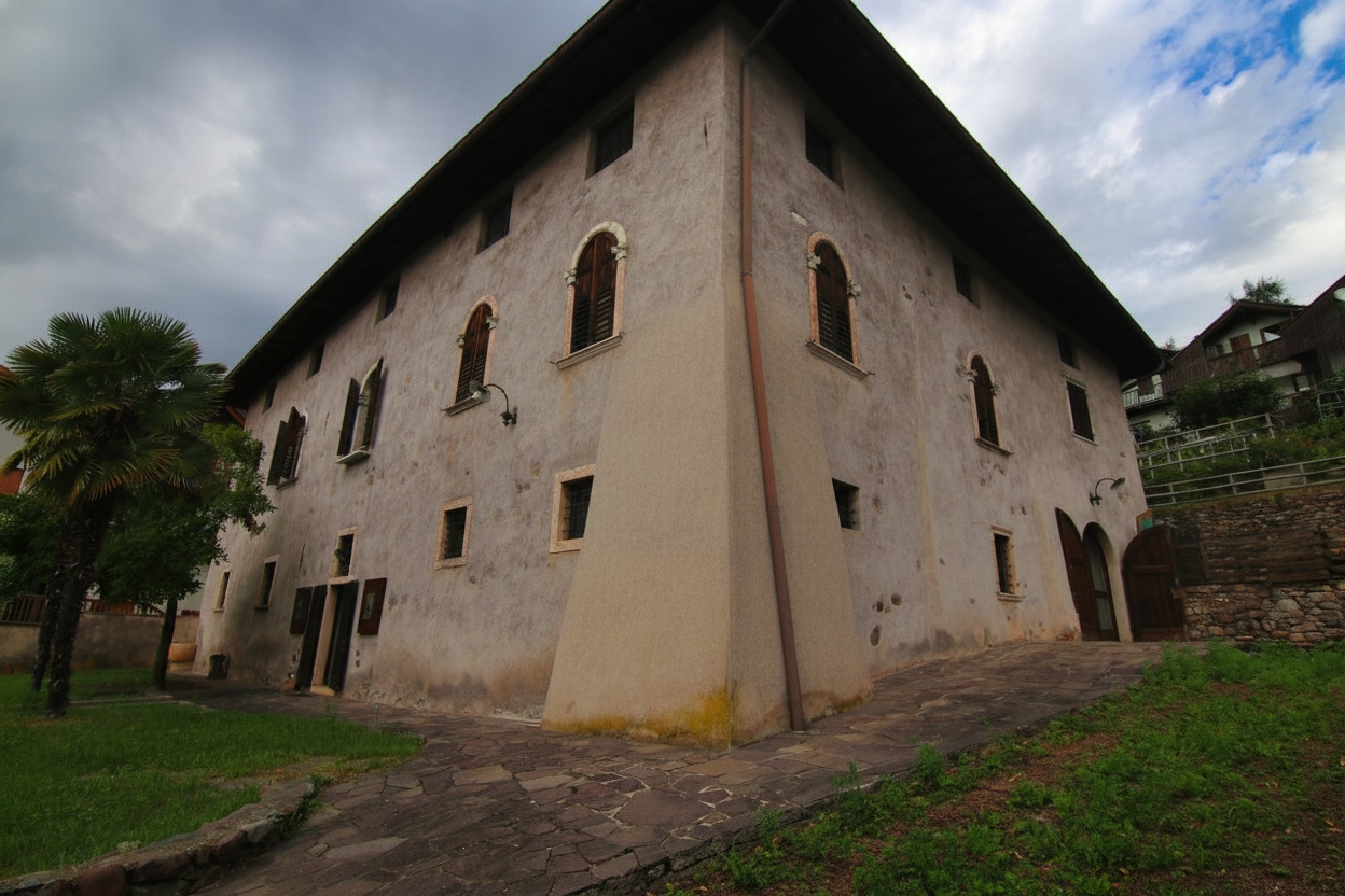 Madrano the house with the road imprisoned – V003264