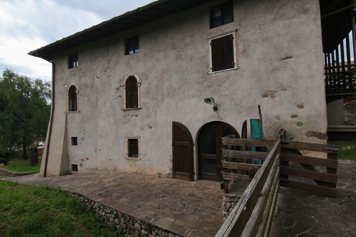 Madrano the house with the road imprisoned – V003264