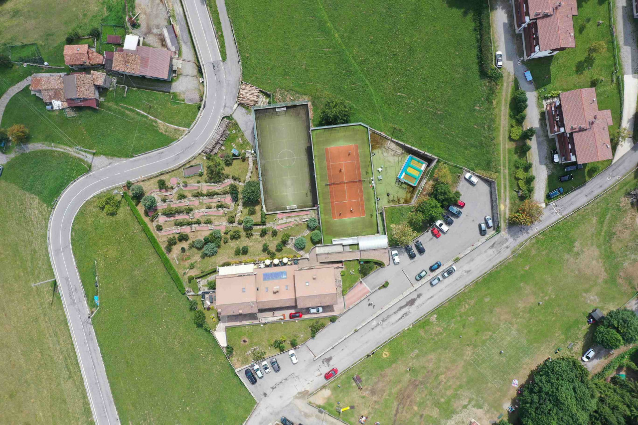 Oneta Zambla pass, sports and dining in the Bergamo mountains – V003157