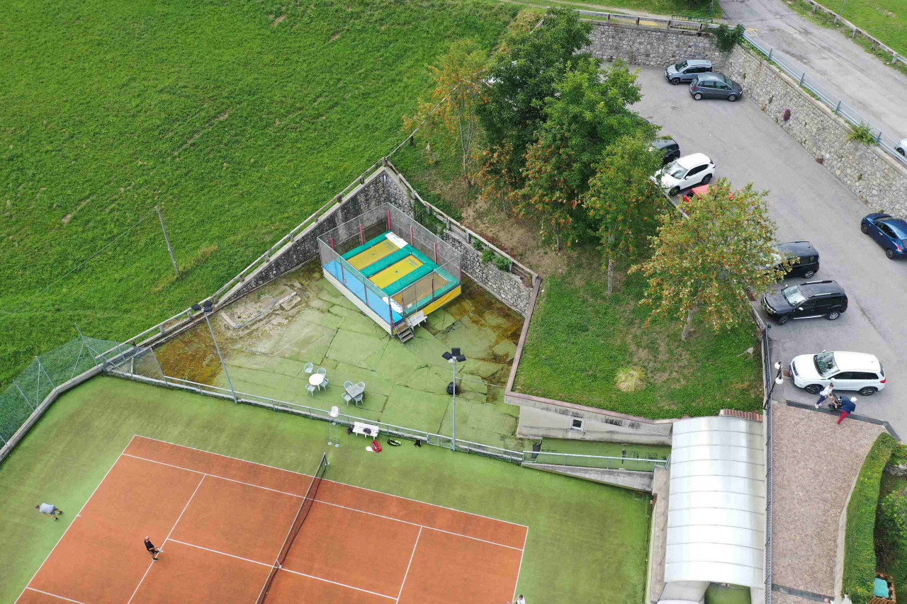 Oneta Zambla pass, sports and dining in the Bergamo mountains – V003157