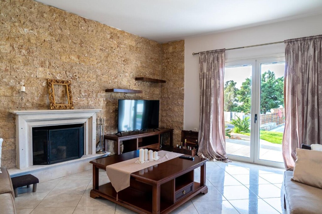 5 bedroom Villa in Chersonisos, Heraklion Prefecture, Greece – 49006