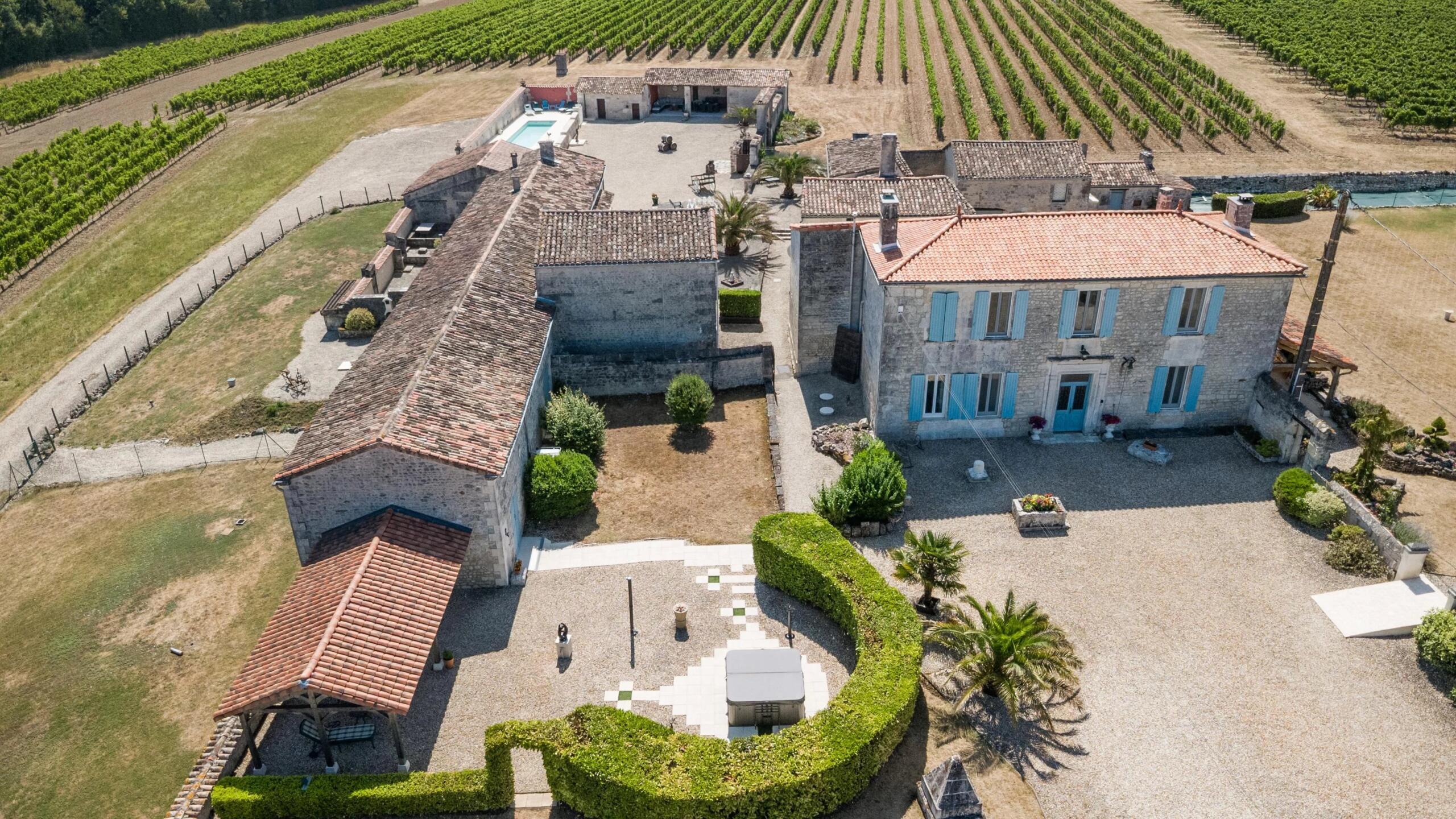 Private Grande Champagne Estate with Independent Guest Residences, Nouvelle-Aquitaine – France – BVI86351