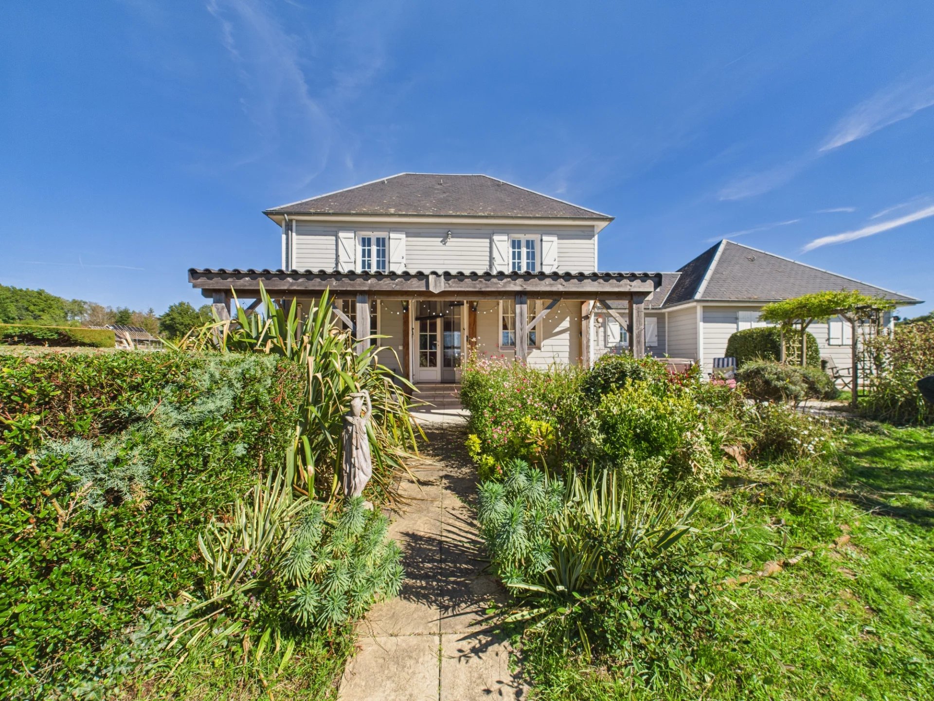 Detached family house with large garden near a lovely village in the Dordogne Natural Park, Aquitaine – France – BVI71590