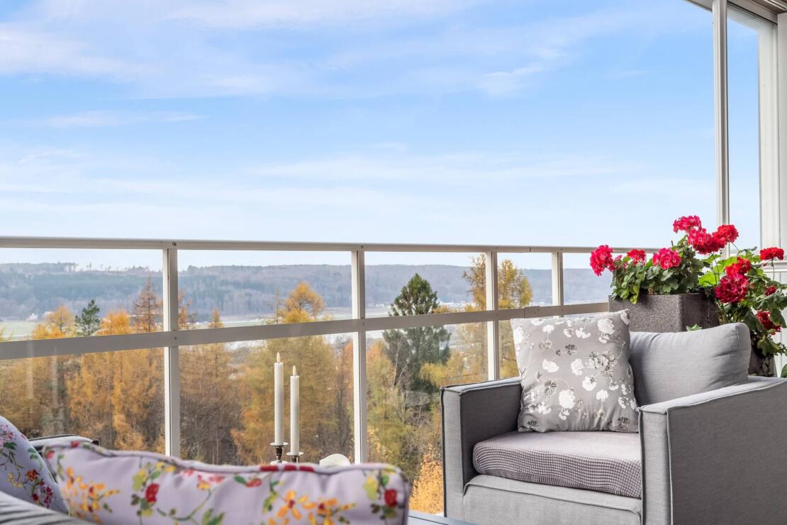 Scandinavian Elegance with a Spectacular 35 m² Terrace