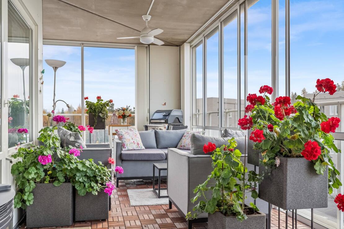 Scandinavian Elegance with a Spectacular 35 m² Terrace
