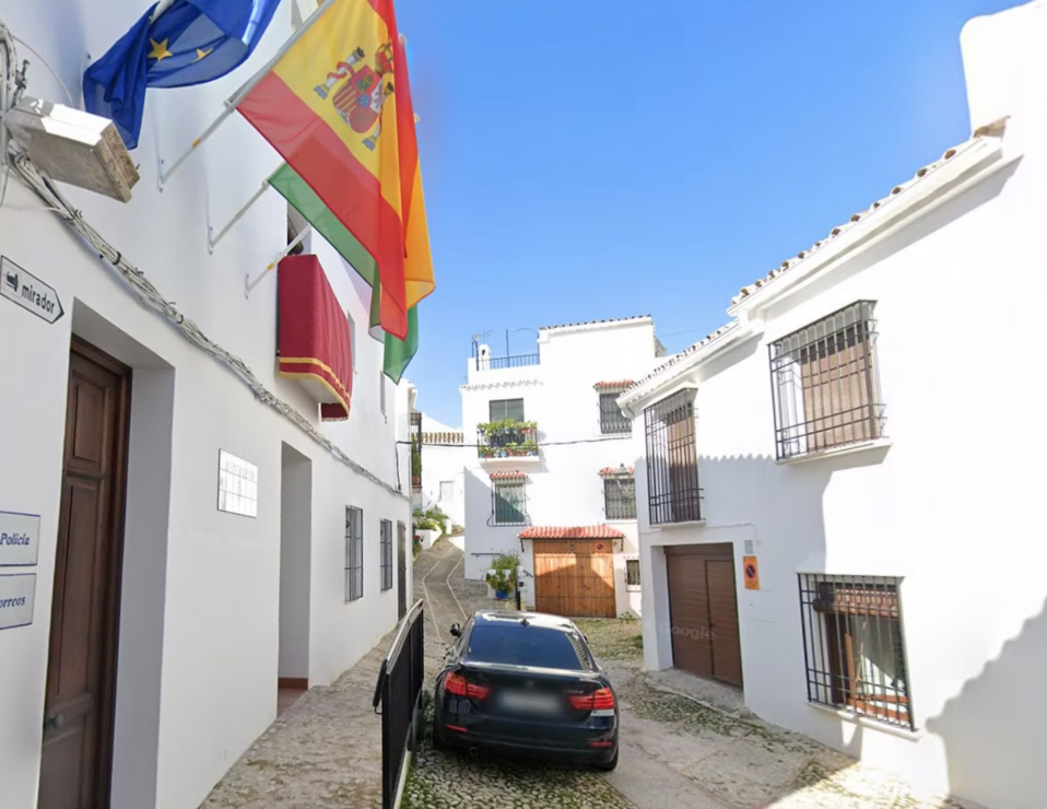 Beautiful 4 Bedroom House With Tourist License Zuheros – Andalucía €150,000 – RENT TO BUY€1,250 PM