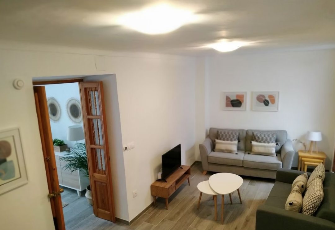 Beautiful 4 Bedroom House With Tourist License Zuheros – Andalucía €150,000 – RENT TO BUY€1,250 PM