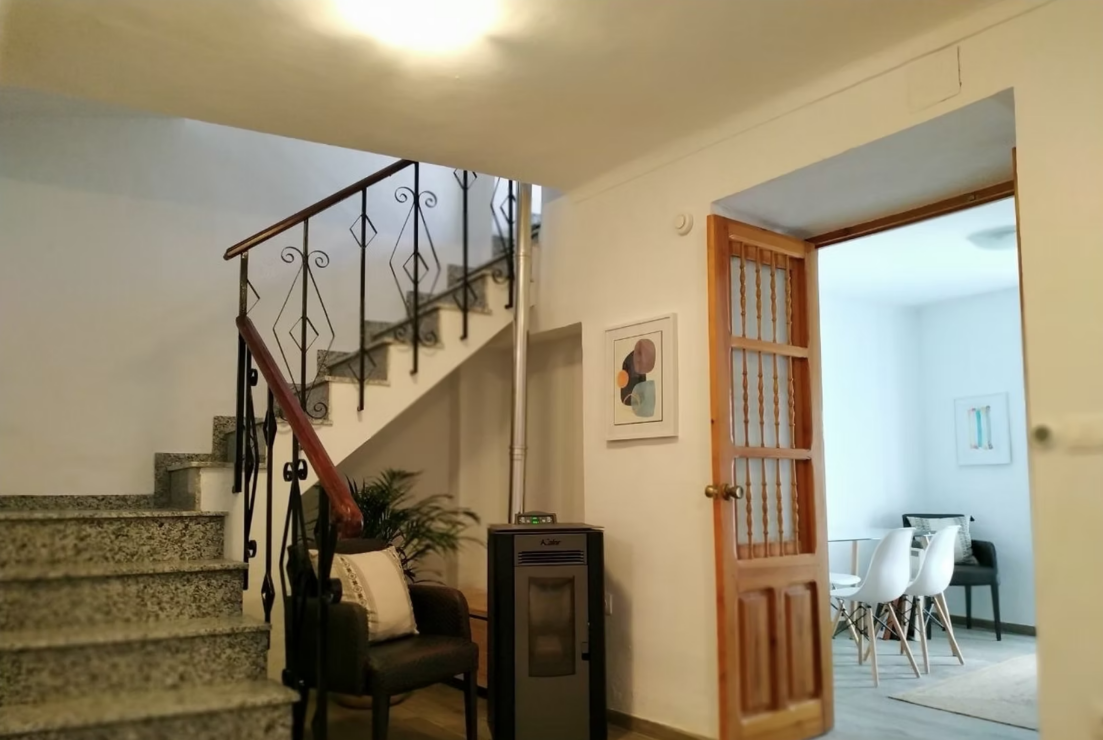 Beautiful 4 Bedroom House With Tourist License Zuheros – Andalucía €150,000 – RENT TO BUY€1,250 PM