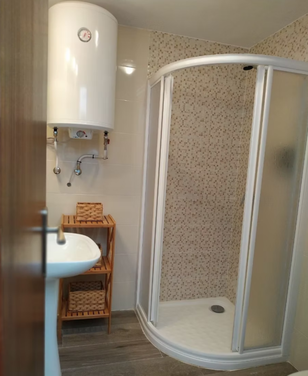 Beautiful 4 Bedroom House With Tourist License Zuheros – Andalucía €150,000 – RENT TO BUY€1,250 PM