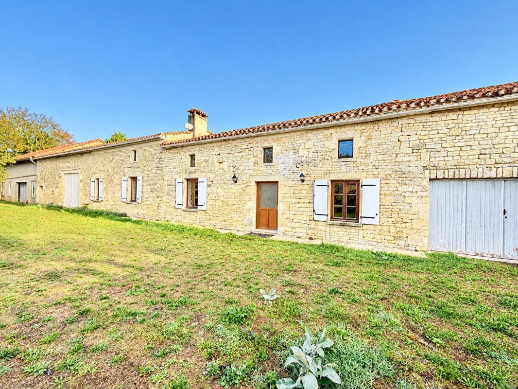 4 bedroom maison in Salles De Villefagnan, Charente, France