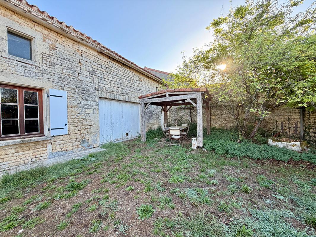 4 bedroom maison in Salles De Villefagnan, Charente, France