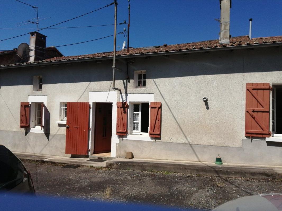 2 bedroom propriete in Chirac, Charente, France
