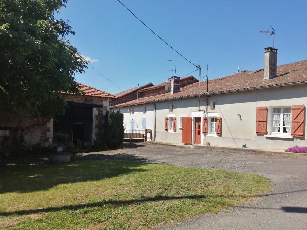 2 bedroom propriete in Chirac, Charente, France