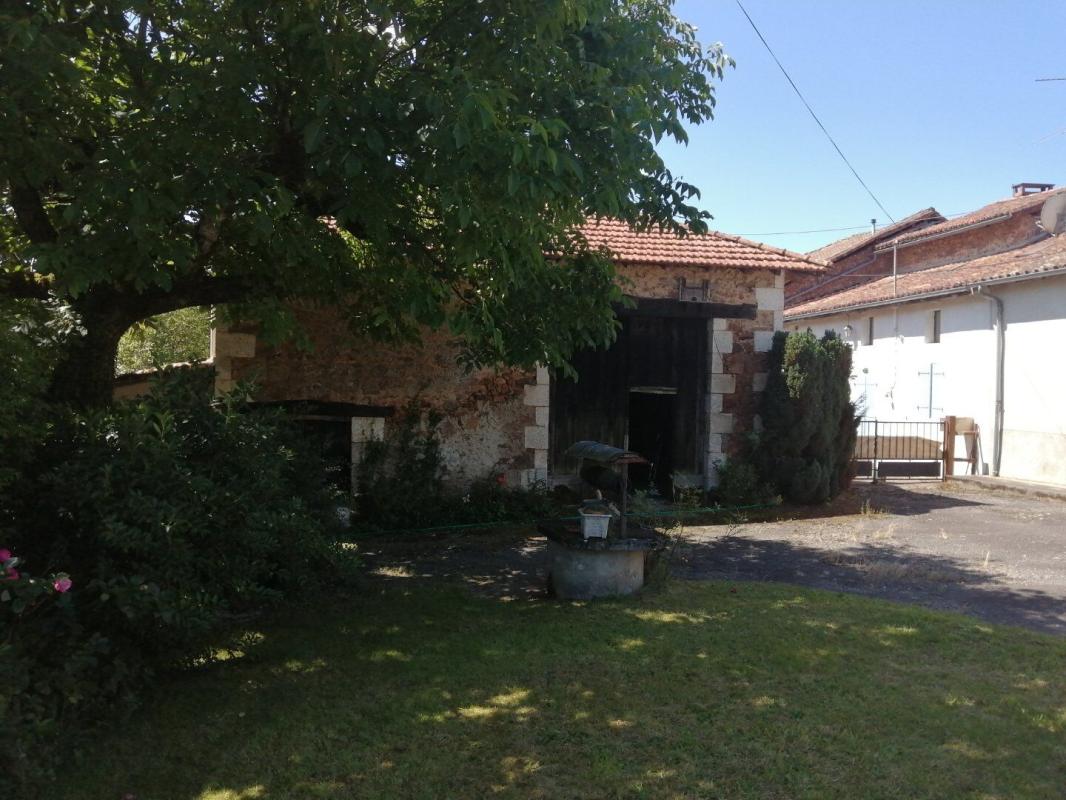 2 bedroom propriete in Chirac, Charente, France